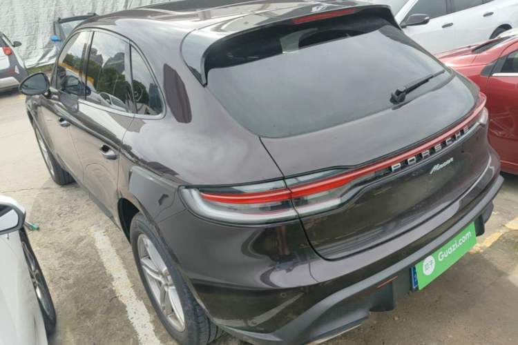 Used Porsche Macan 2023 Macan 2.0T Rear Left 45 Deg