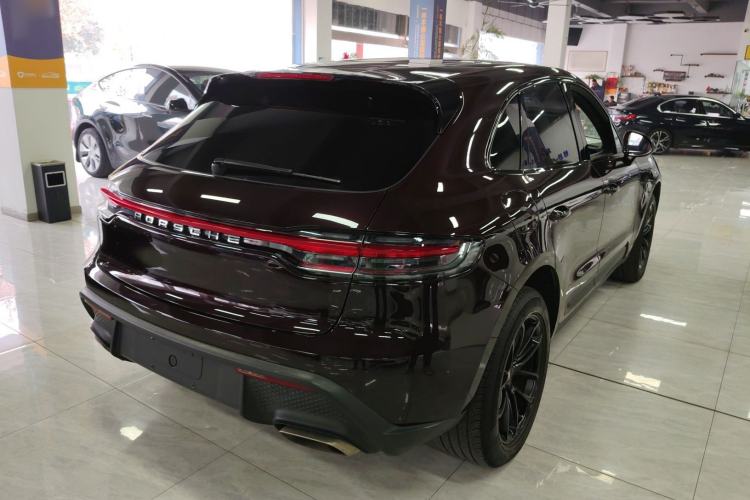 Used Porsche Macan 2023 Macan 2.0T Rear Right 45 Deg