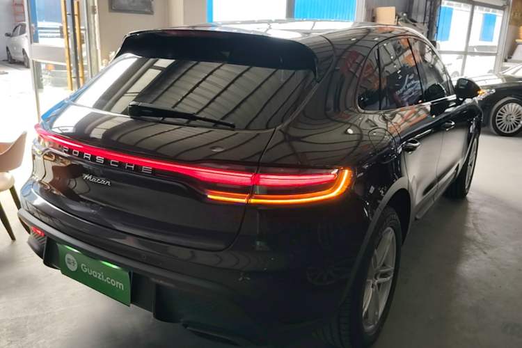 Used Porsche Macan 2023 Macan 2.0T Rear Right 45 Deg