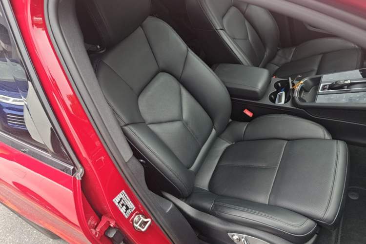 Used Porsche Macan 2023 Macan 2.0T Right Front Seat