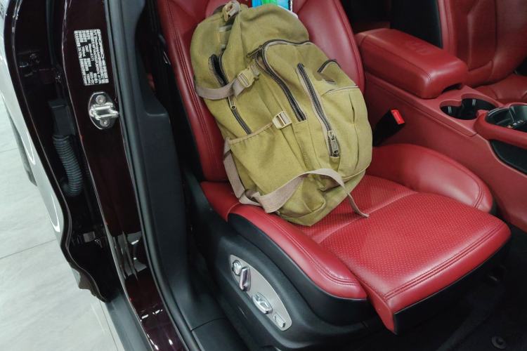 Used Porsche Macan 2023 Macan 2.0T Right Front Seat