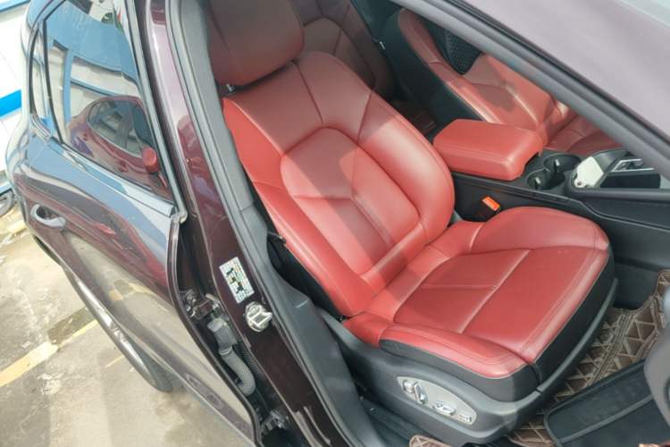 Used Porsche Macan 2023 Macan 2.0T Right Front Seat