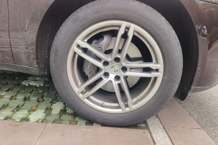 Used Porsche Macan 2023 Macan 2.0T Right Front Wheel Hub