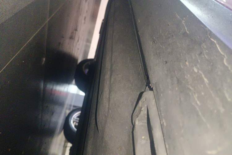 Used Porsche Macan 2023 Macan 2.0T Right Side Sill