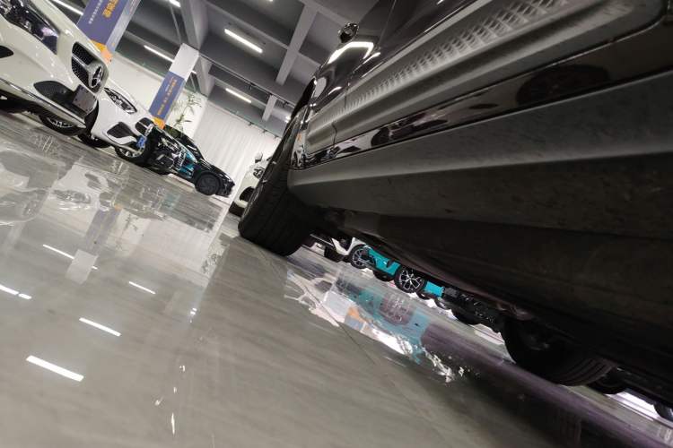 Used Porsche Macan 2023 Macan 2.0T Right Side Sill