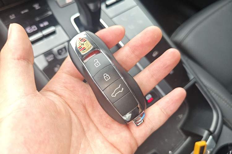 Used Porsche Macan 2023 Macan 2.0T Vehicle Key