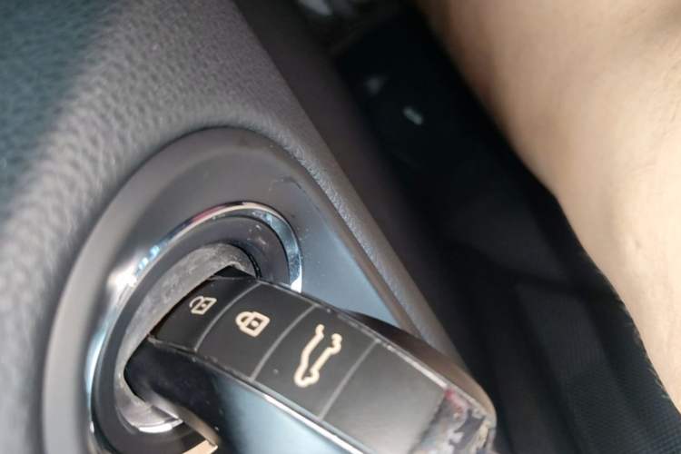 Used Porsche Macan 2023 Macan 2.0T Vehicle Key