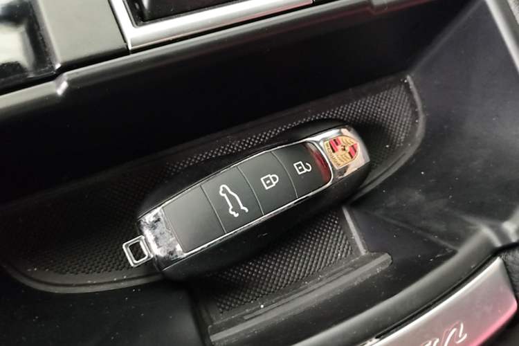 Used Porsche Macan 2023 Macan 2.0T Vehicle Key