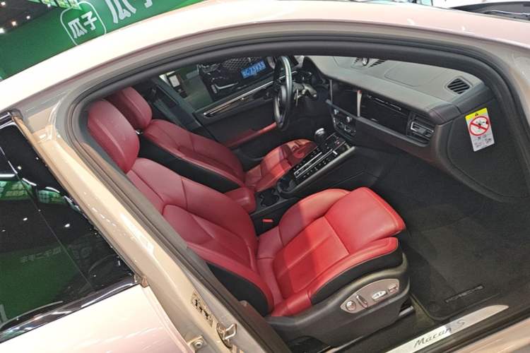 Used Porsche Macan 2023 Macan S 2.9T Right Front Seat