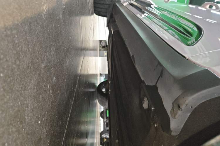 Used Porsche Macan 2023 Macan S 2.9T Right Side Sill