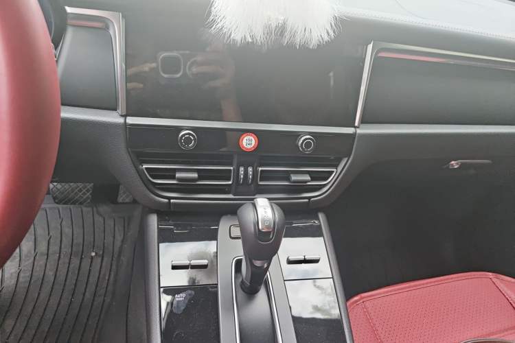 Used Porsche Macan 2023 Macan 2.0T Audio And AC Panel