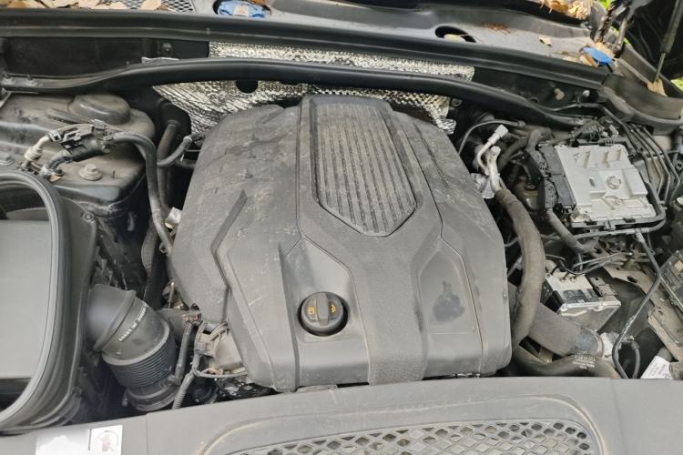 Used Porsche Macan 2023 Macan 2.0T Engine Bay