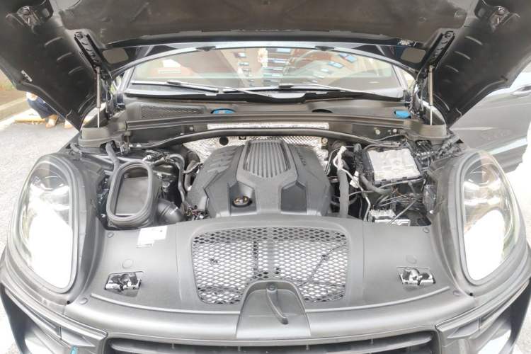 Used Porsche Macan 2023 Macan 2.0T Engine Bay