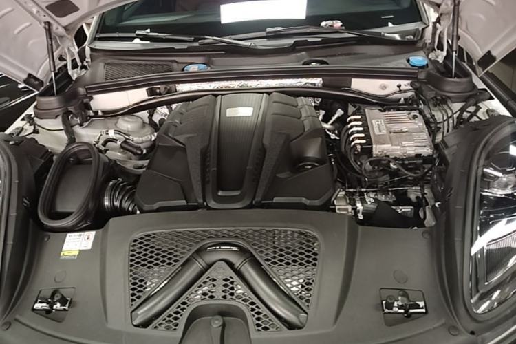 Used Porsche Macan 2023 Macan S 2.9T Engine Bay