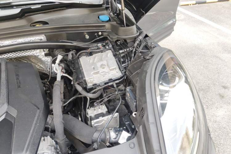 Used Porsche Macan 2023 Macan 2.0T Engine Bay Left