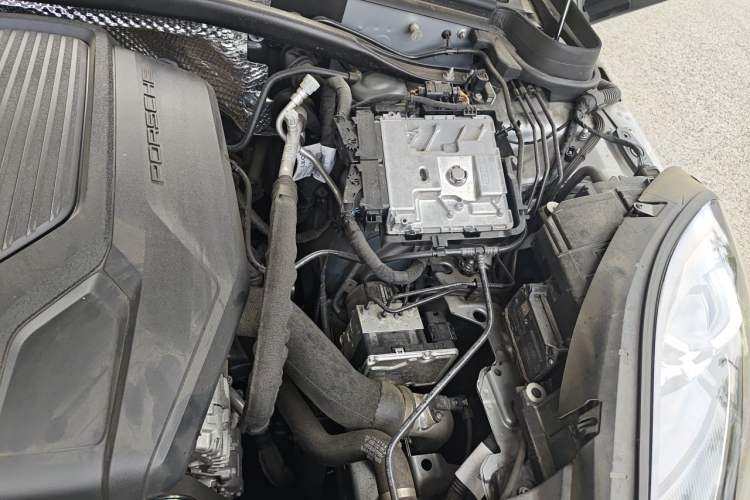 Used Porsche Macan 2023 Macan 2.0T Engine Bay Left