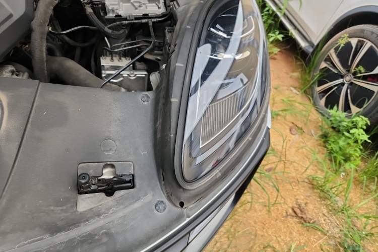 Used Porsche Macan 2023 Macan 2.0T Engine Bay Left