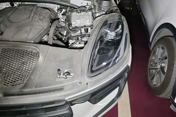 Used Porsche Macan 2023 Macan 2.0T Engine Bay Left