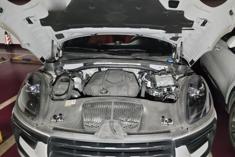 Used Porsche Macan 2023 Macan 2.0T Engine Bay
