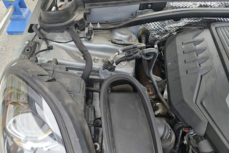 Used Porsche Macan 2023 Macan 2.0T Engine Bay Right