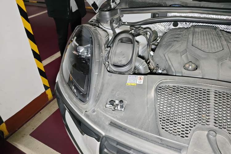 Used Porsche Macan 2023 Macan 2.0T Engine Bay Right