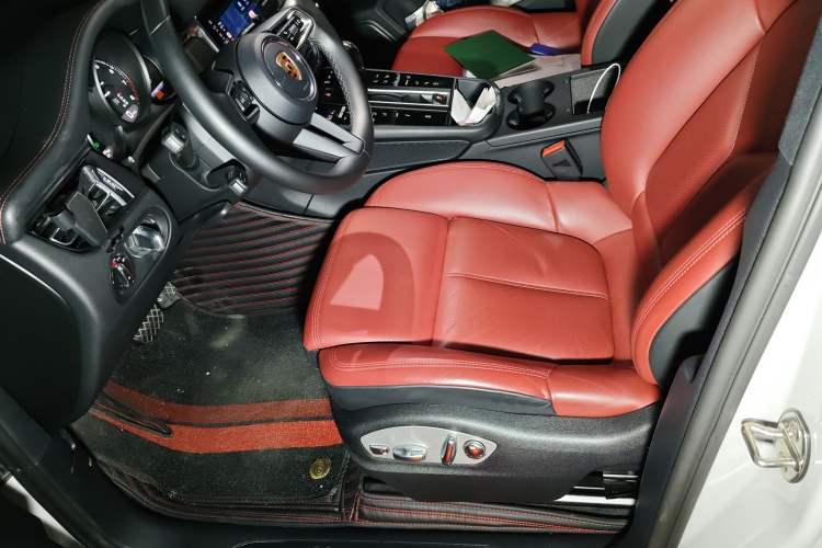 Used Porsche Macan 2023 Macan 2.0T Left Front Seat