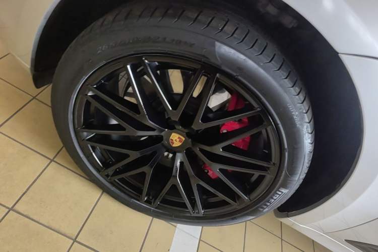 Used Porsche Macan 2023 Macan GTS 2.9T Left Front Wheel Hub