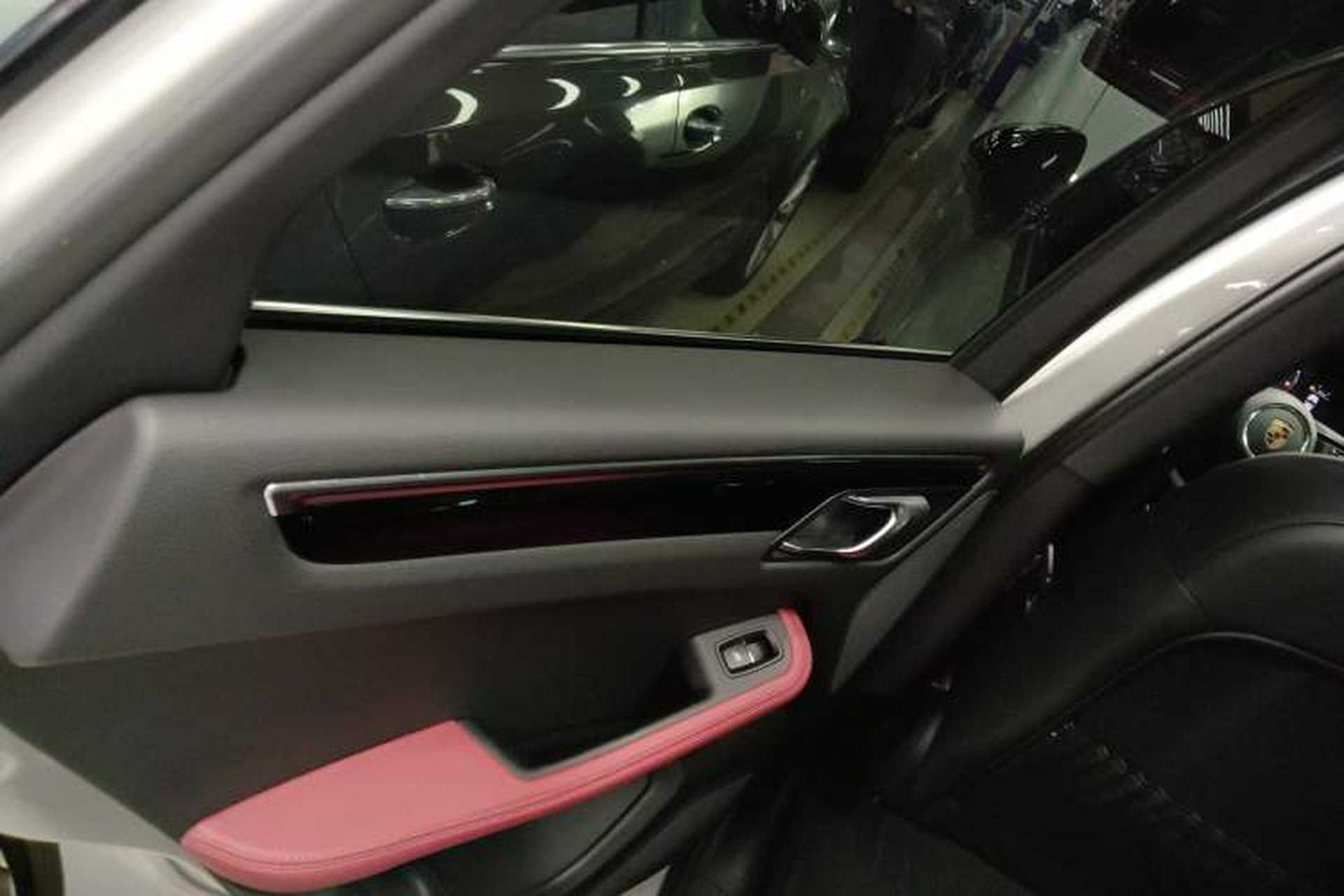 Used Porsche Macan 2023 Macan S 2.9T Left Rear Door Interior