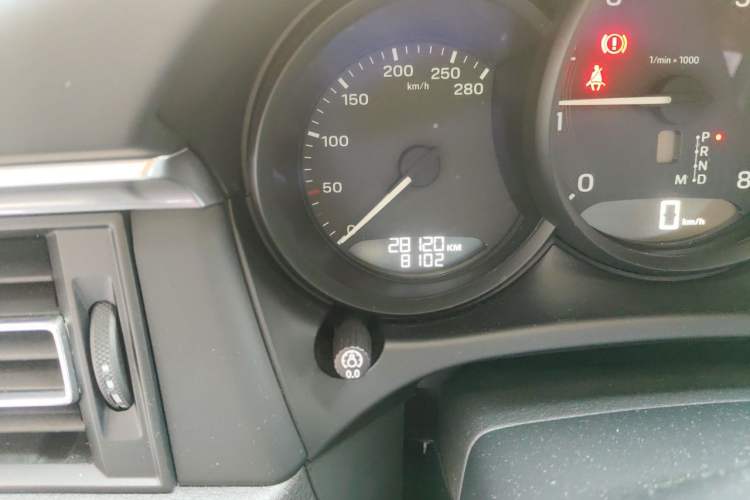 Used Porsche Macan 2023 Macan 2.0T Odometer Close Up