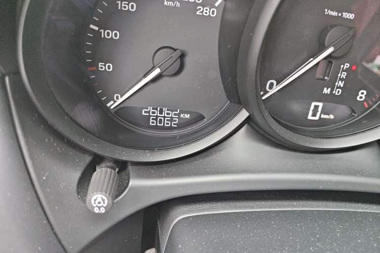 Used Porsche Macan 2023 Macan 2.0T Odometer Close Up
