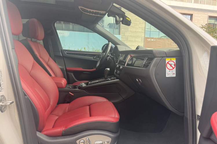 Used Porsche Macan 2023 Macan S 2.9T Right Front Seat