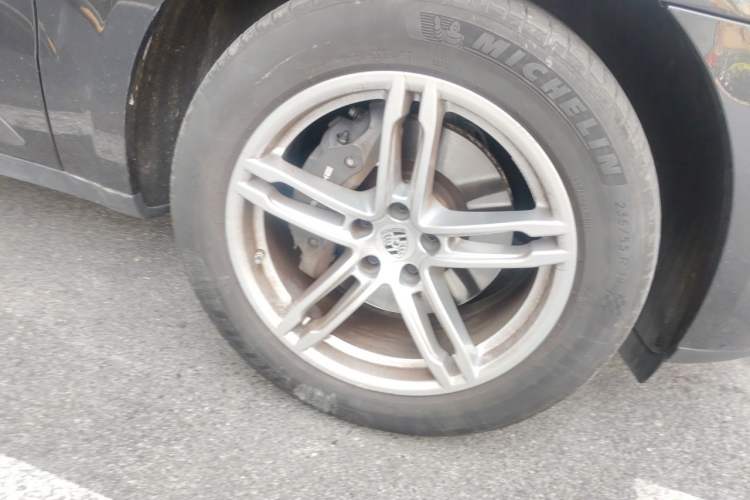 Used Porsche Macan 2023 Macan 2.0T Right Front Wheel Hub