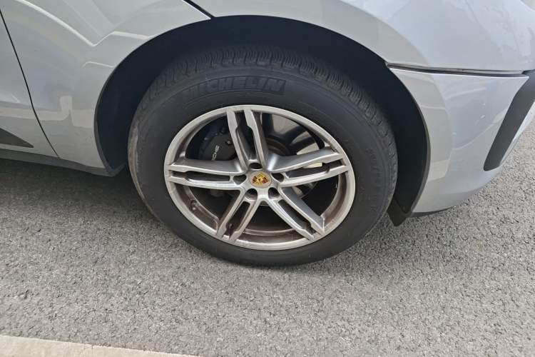 Used Porsche Macan 2023 Macan 2.0T Right Front Wheel Hub