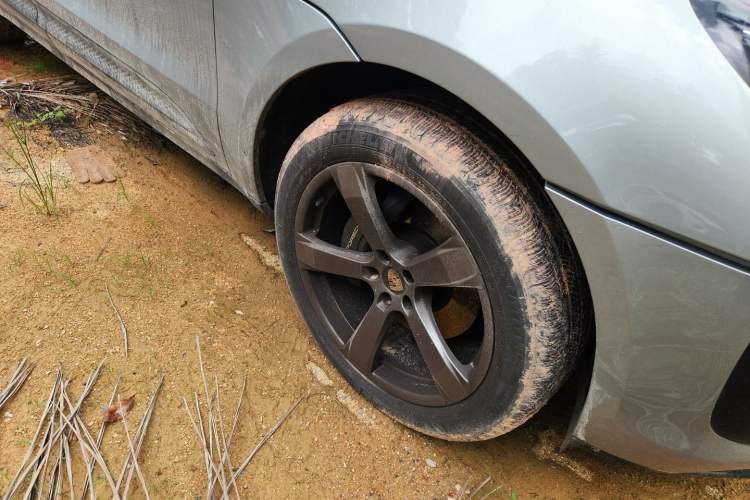 Used Porsche Macan 2023 Macan 2.0T Right Front Wheel Hub