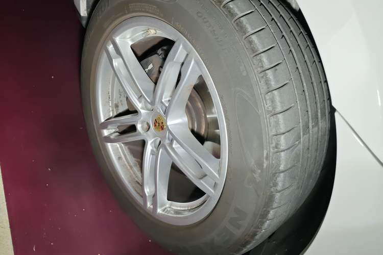 Used Porsche Macan 2023 Macan 2.0T Right Front Wheel Hub