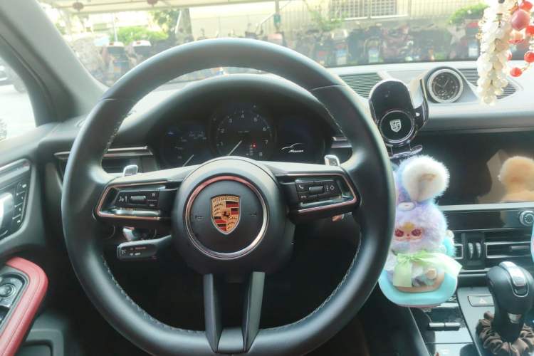 Used Porsche Macan 2023 Macan 2.0T Steering Wheel