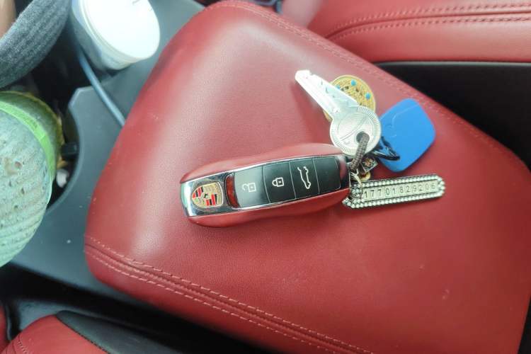 Used Porsche Macan 2023 Macan 2.0T Vehicle Key