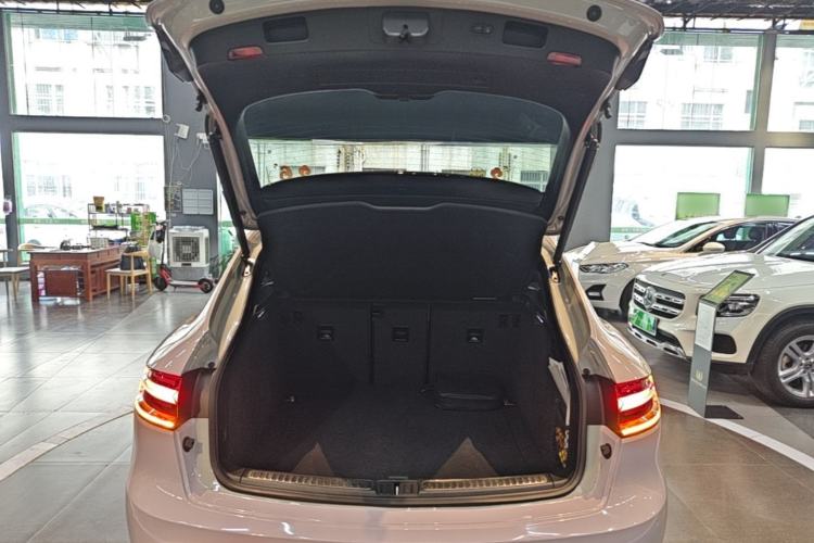 Used Porsche Macan 2023 Macan S 2.9T Trunk