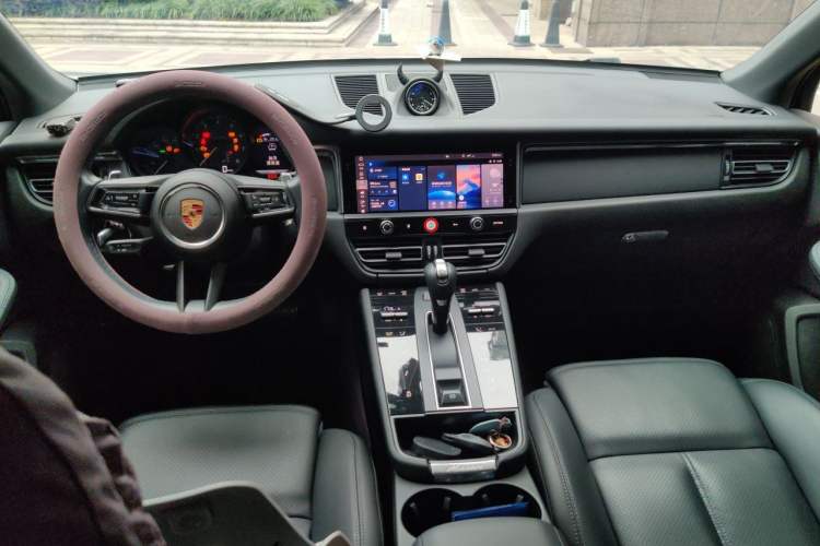 Used Porsche Macan 2023 Macan 2.0T Center Console