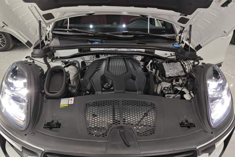 Used Porsche Macan 2023 Macan 2.0T Engine Bay