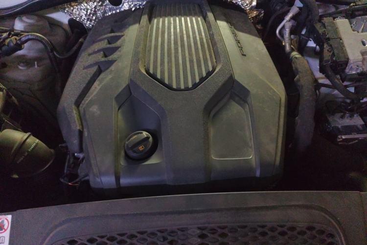 Used Porsche Macan 2023 Macan 2.0T Engine Bay