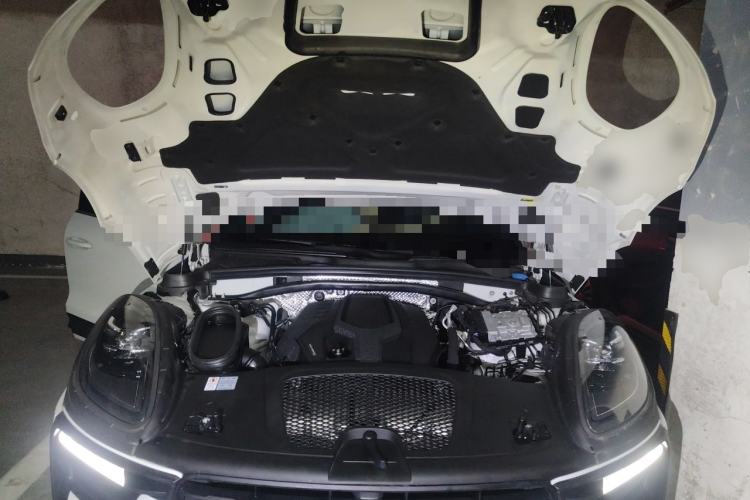 Used Porsche Macan 2023 Macan 2.0T Engine Bay