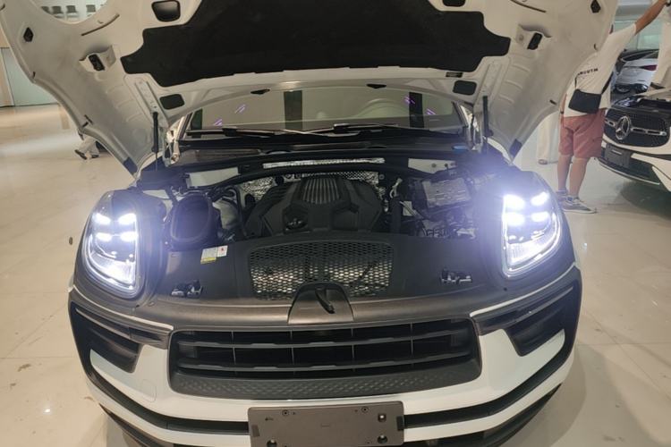 Used Porsche Macan 2023 Macan 2.0T Engine Bay