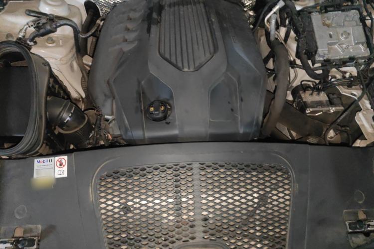 Used Porsche Macan 2023 Macan 2.0T Engine Bay
