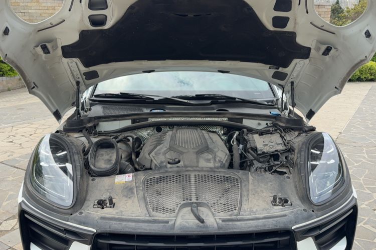 Used Porsche Macan 2023 Macan 2.0T Engine Bay