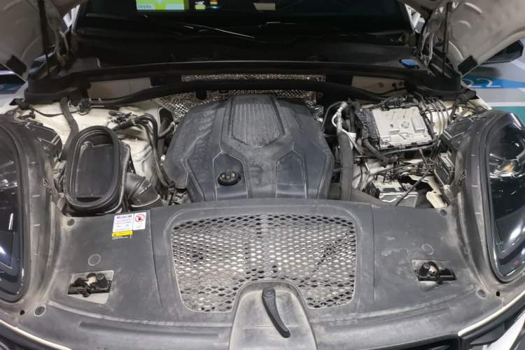 Used Porsche Macan 2023 Macan 2.0T Engine Bay