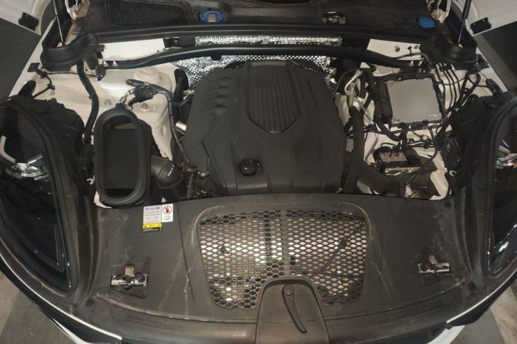 Used Porsche Macan 2023 Macan 2.0T Engine Bay