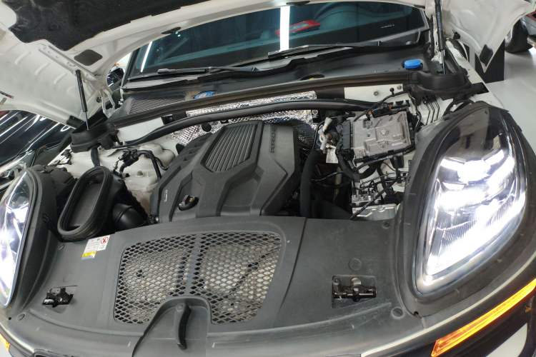 Used Porsche Macan 2023 Macan 2.0T Engine Bay