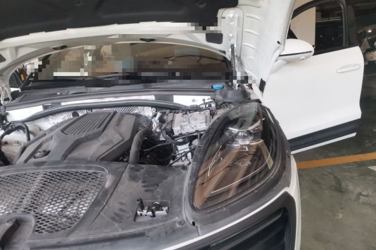 Used Porsche Macan 2023 Macan 2.0T Engine Bay Left
