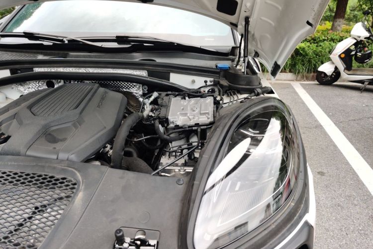 Used Porsche Macan 2023 Macan 2.0T Engine Bay Left
